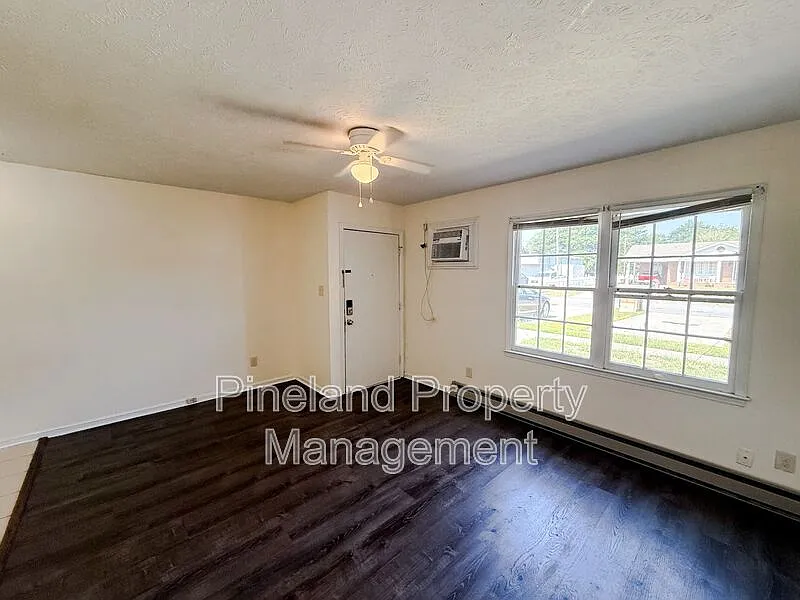 1 bed, 1.0 bath, $755 — Photo 2