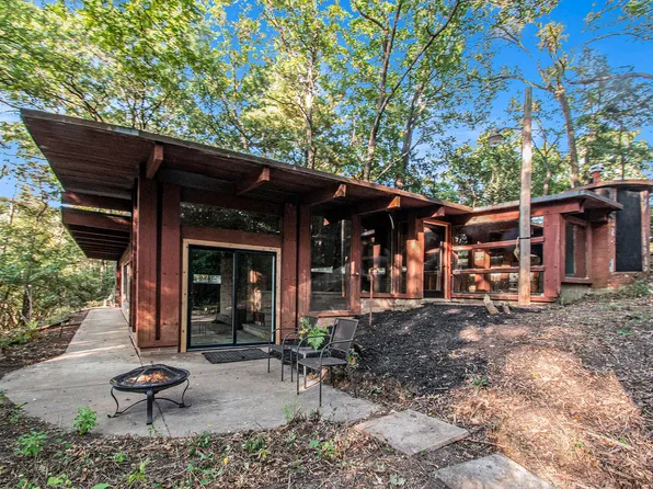 1717 Park Dr, Jackson, MI 49203