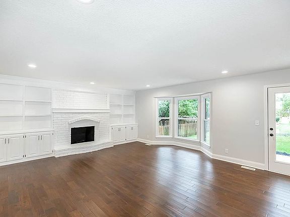 5th image of 9615 W 124th St