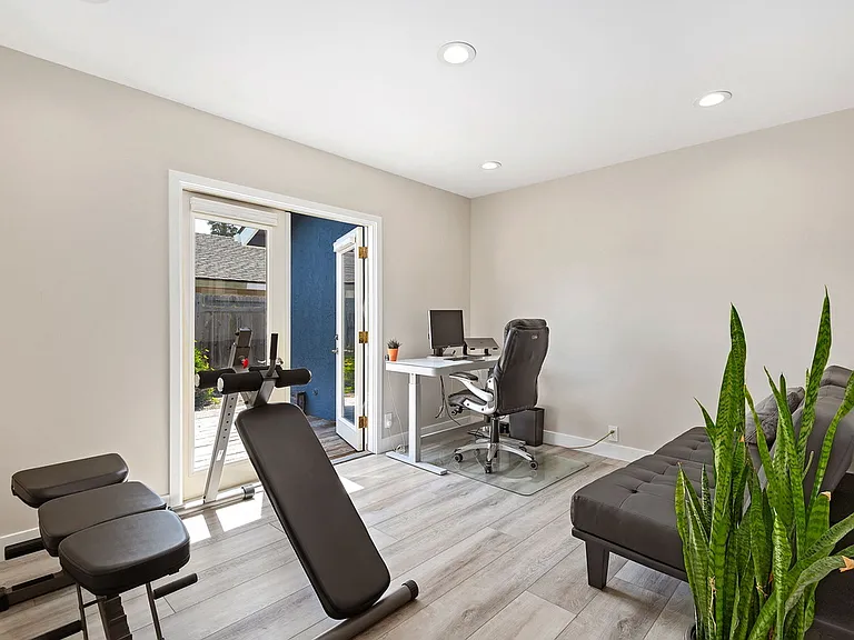 1425 Carnation Pl — Photo 6