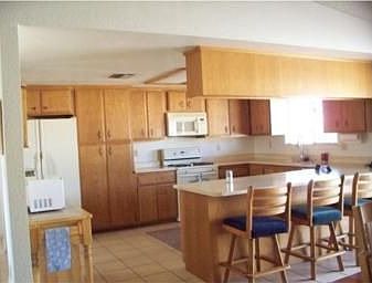 Kitchen and Breakfast Bar
