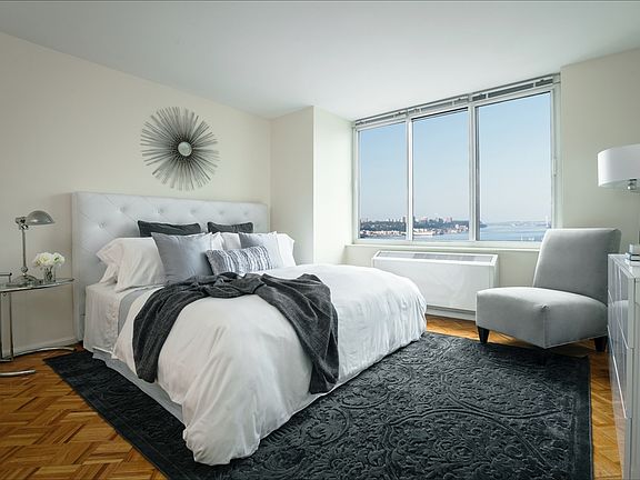 4th image of 650 W 42nd St APT 2004