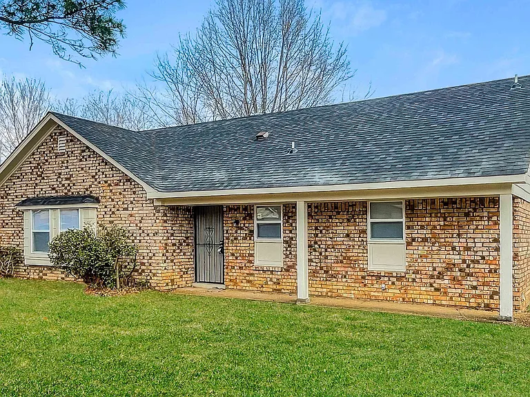 4290 Park Forest Dr — Photo 3