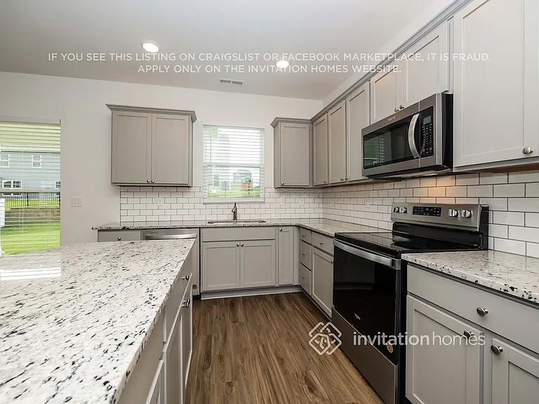 3810 Lantern Ln — Photo 8