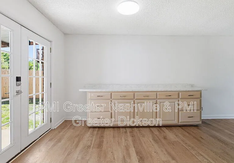 704 McPherson Dr — Photo 10