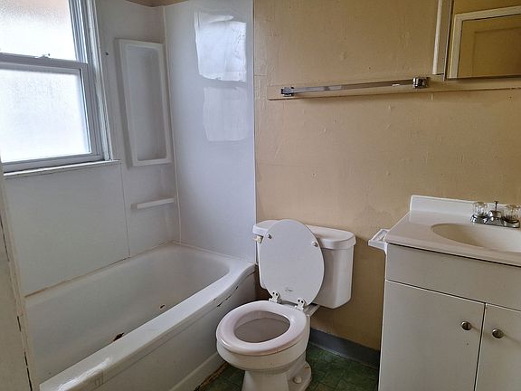 3rd image of 1703 S Glenn St APT 1