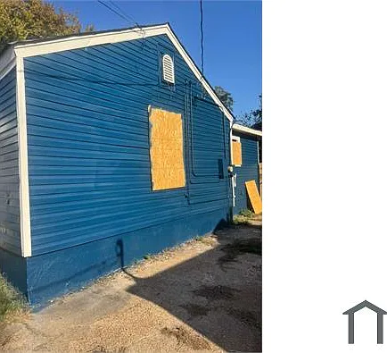 1866 Kansas St — Photo 28