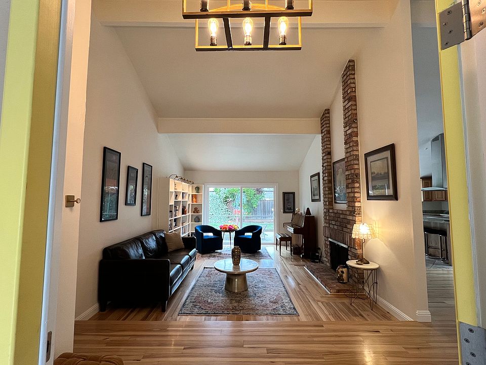 1st image of 881 Fieldwood Ct