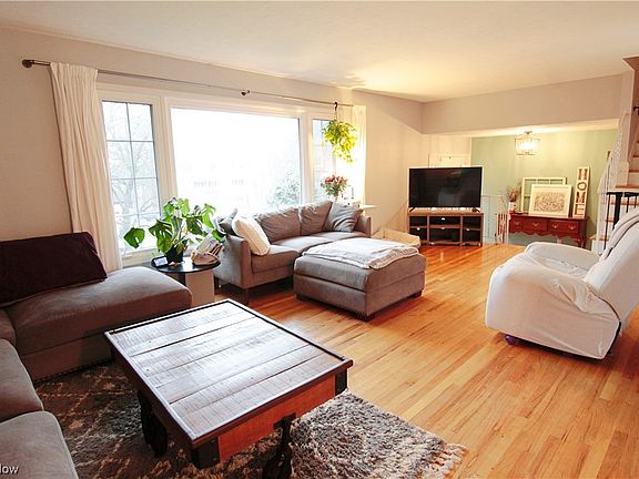 5th image of 32975 Ledge Hill Dr