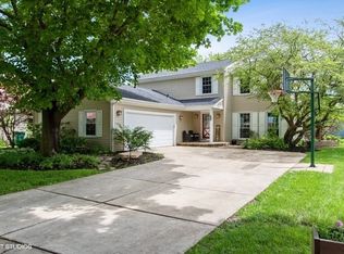 1047 Shambliss Ct, Buffalo Grove, IL 60089