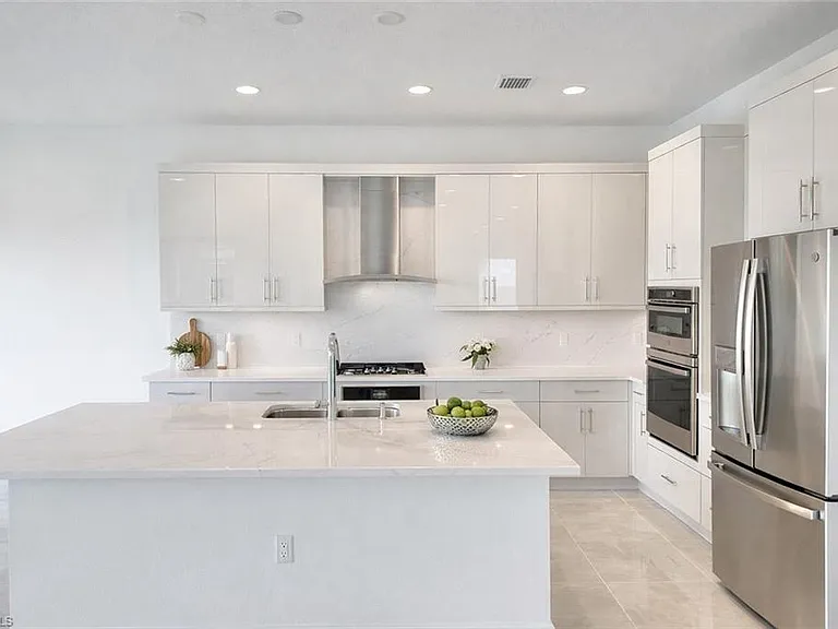 12770 Woodbury Dr — Photo 6
