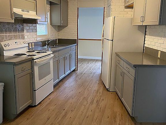 5th image of 46 Pounds Hollow Rd