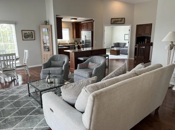 1089 Lakeland WAY #9-19, Lake Geneva, WI 53147