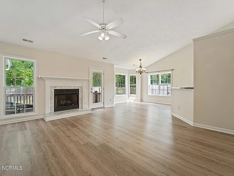 102 Mendover Dr — Photo 8