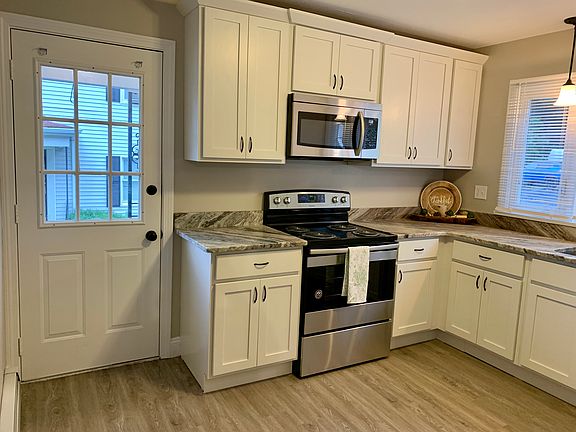 4th image of 9 Pleasant St #9B