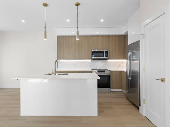 4525 Bergenwood Avenue image 24 of 74