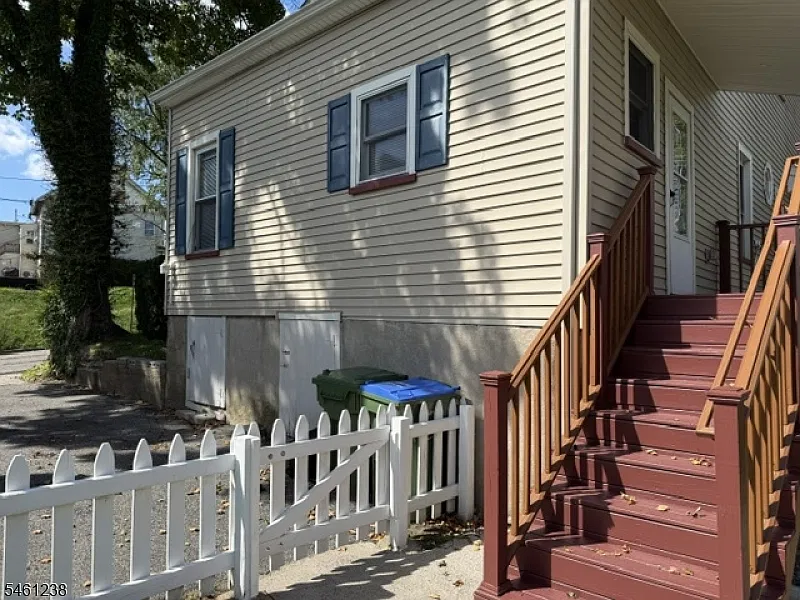 3 bed, 1.5 bath, $2,800 — Photo 4