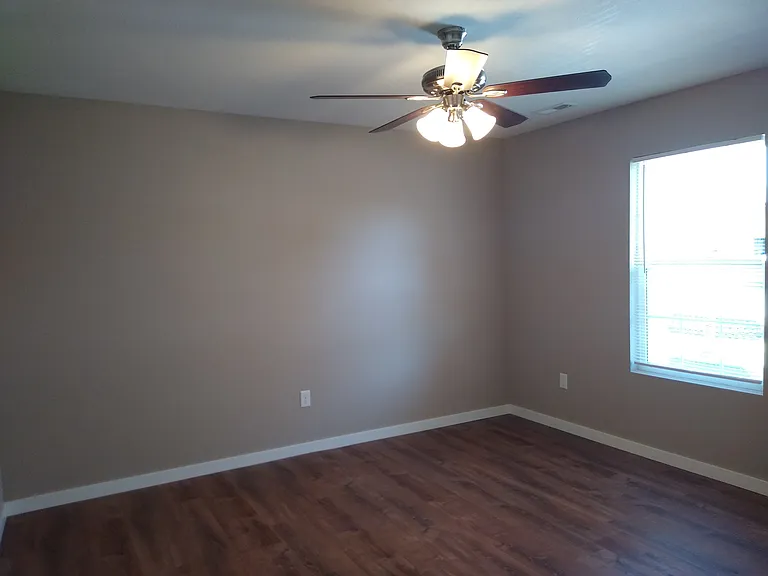315 W Durst St — Photo 11