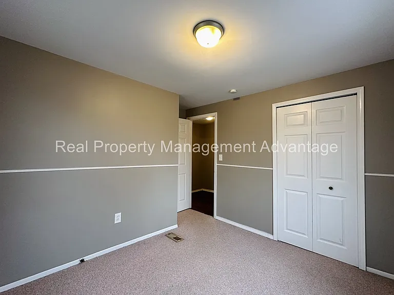 23511 Wellington Ave — Photo 18
