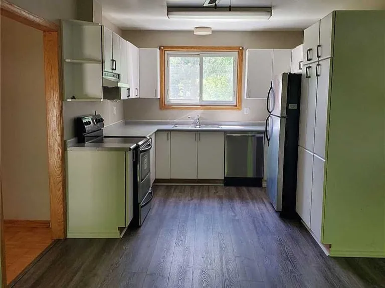 598 Middlewoods Dr — Photo 5