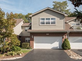 107 Willow Creek Ln, Willow Springs, IL 60480