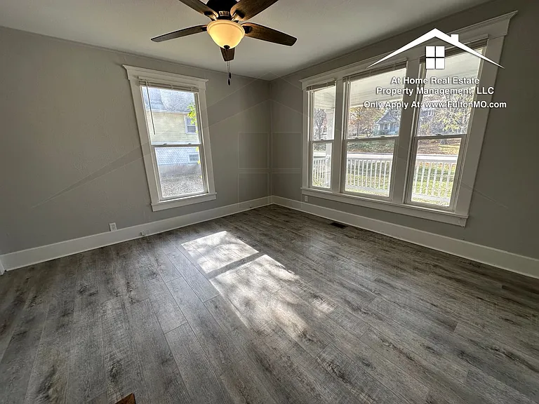 1016 Bluff St — Photo 3