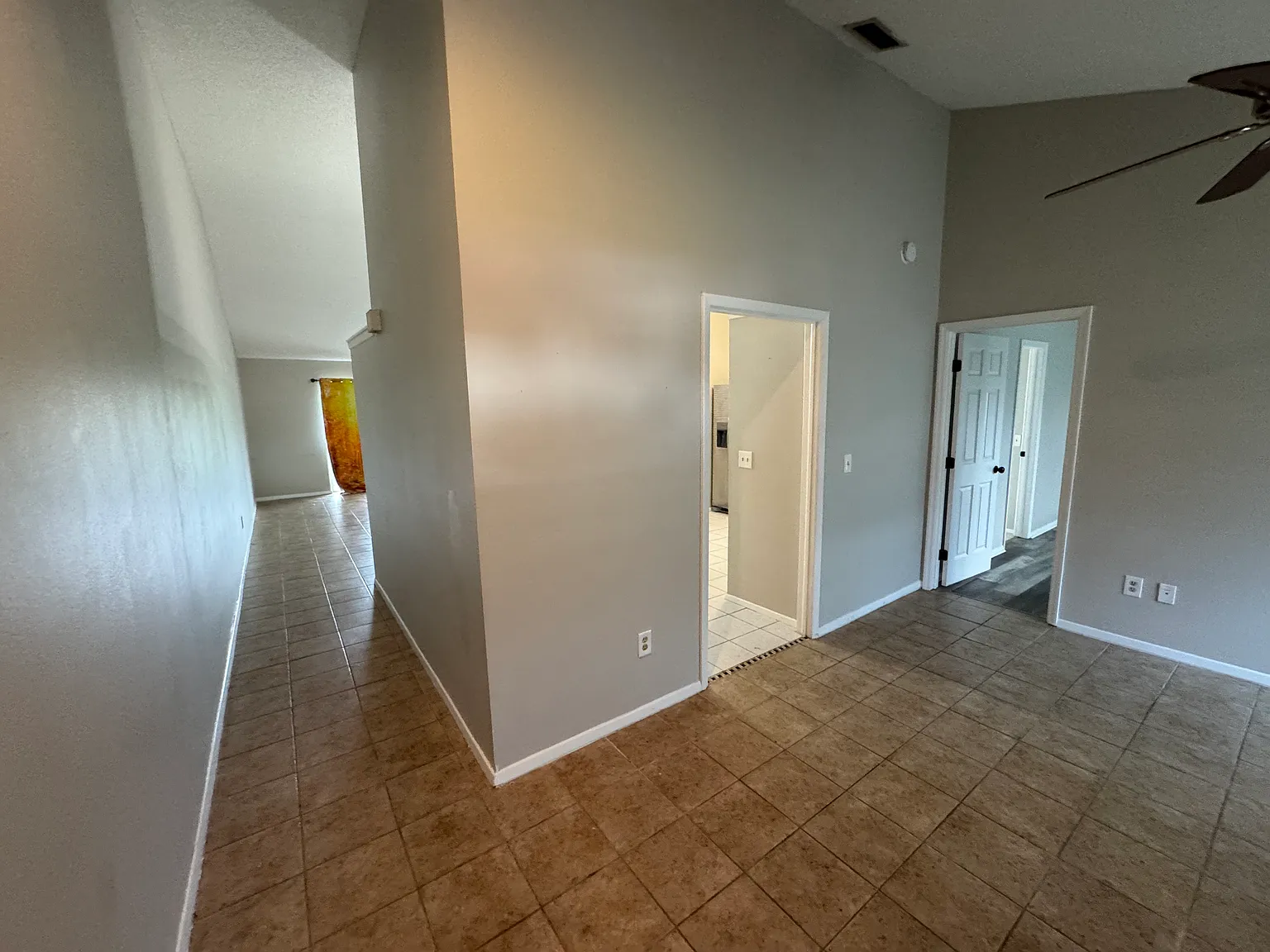 3270 Laurel Dale Dr — Photo 3