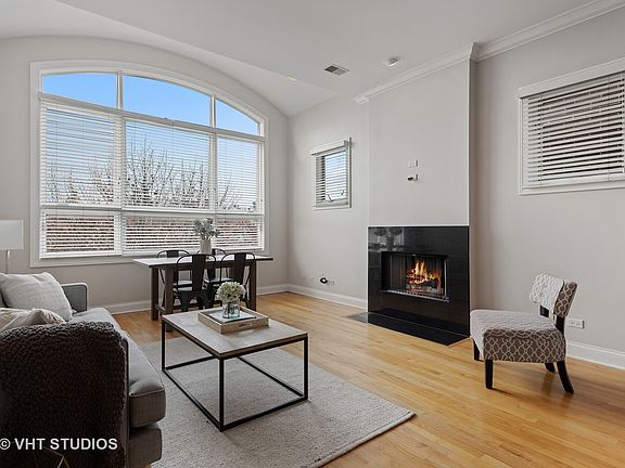 4th image of 2717 N Southport Ave #3N