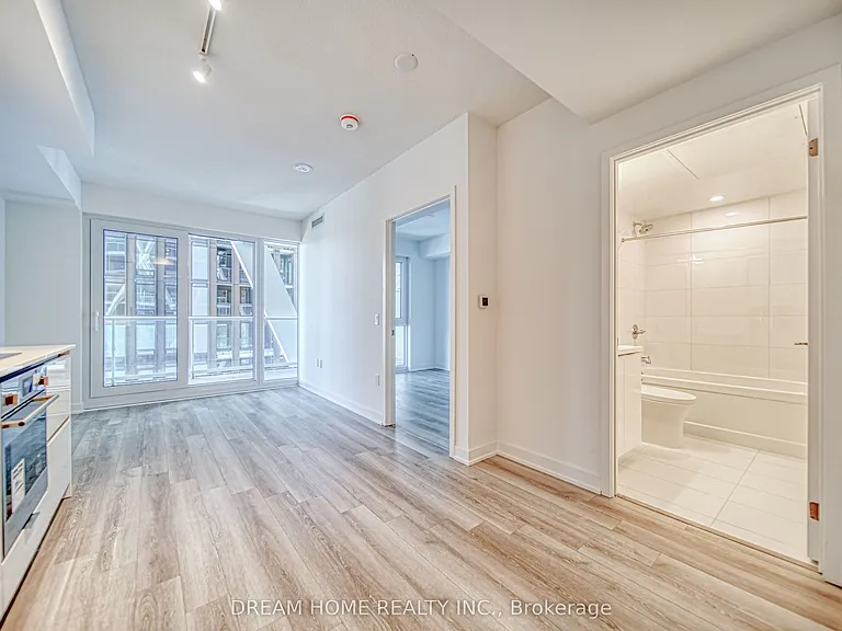 230 Simcoe St #1921 — Photo 3