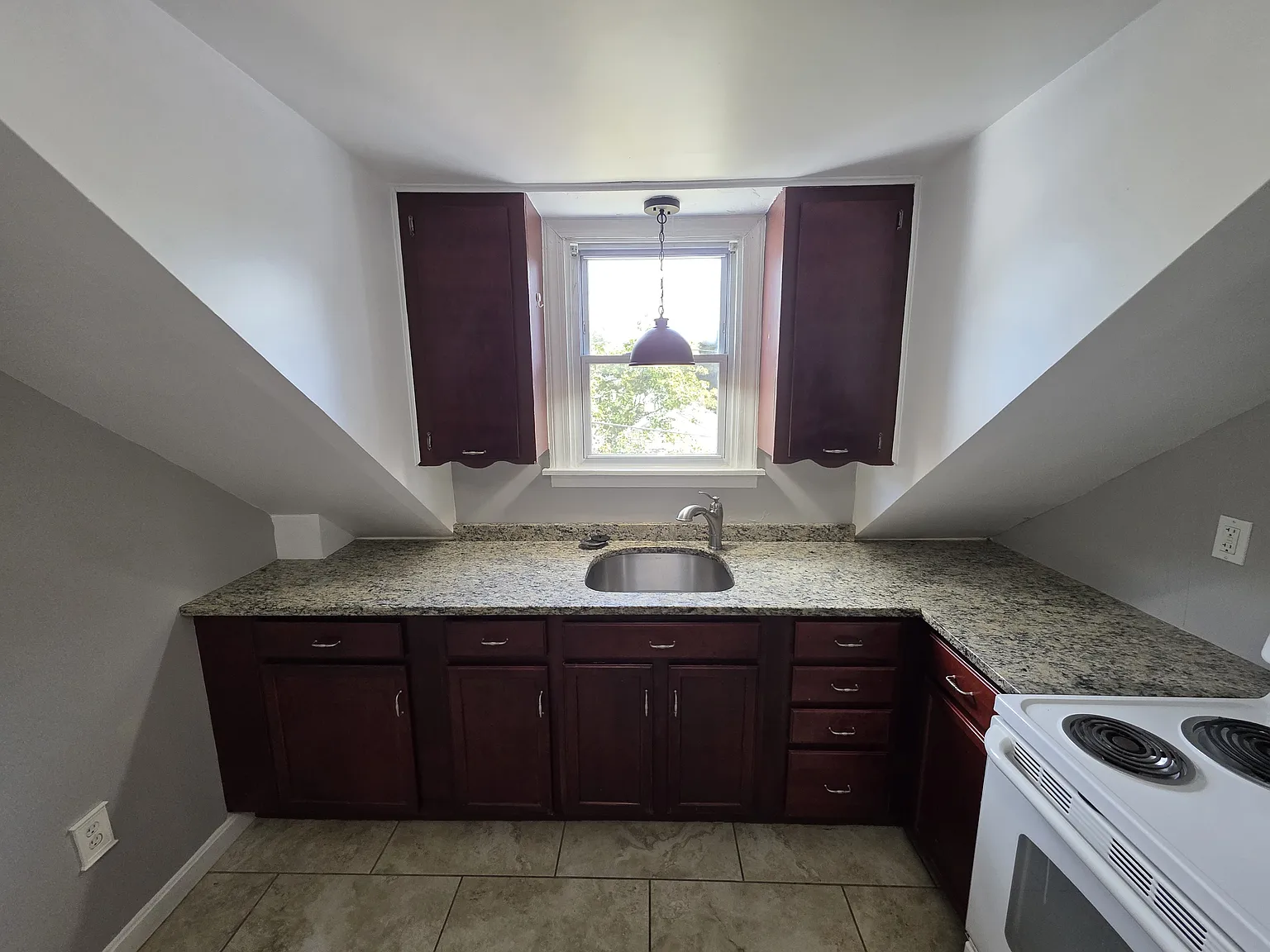  65 Magnolia St 3rdflr 1b/1b Updated Hardwoods Freshpaint Laundry 1cat — Photo 1