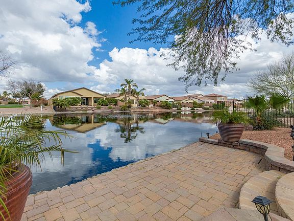 3rd image of 826 E Indian Wells Pl