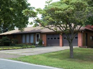 1111 39th St NE, Canton, OH 44714