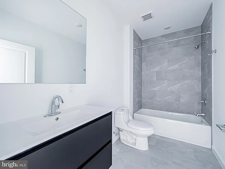 2403-2407 W Thompson St #6 — Photo 8