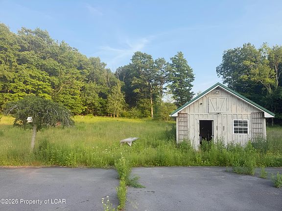 4th image of 134 Pine Grove Rd
