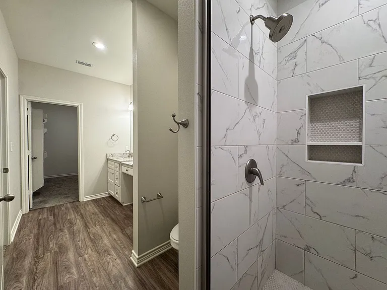 3704-3784 Cottage Park Cir — Photo 24