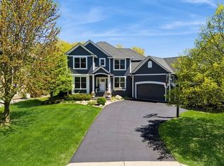 1651 Deephaven Dr, Woodbury, MN 55129
