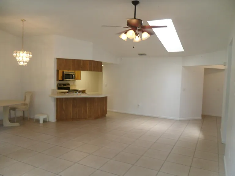 660 Royalty Ct — Photo 1