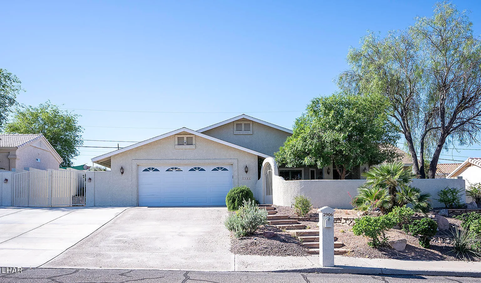 3 bed, 2.0 bath, 2263 sqft, $3,000 — Photo 1