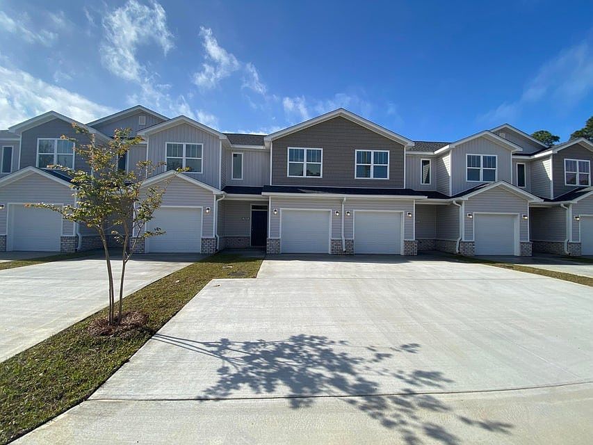 1st image of 977 Skylark Rd