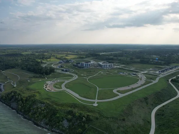 9475 East LAKE VISTA PARKWAY #4006, Oak Creek, WI 53154