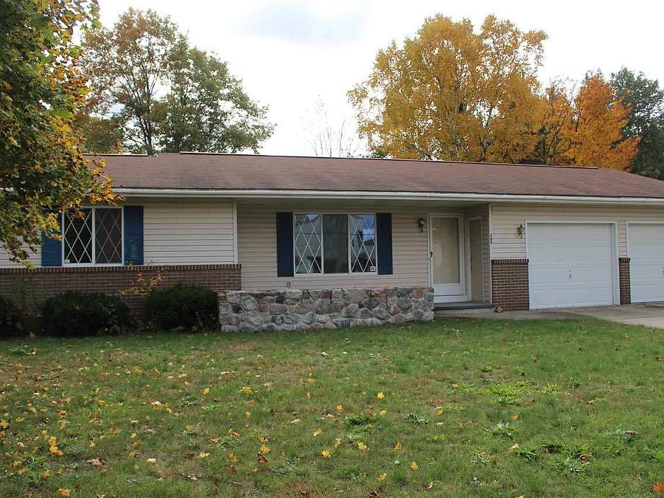 689 Holly Rd, Cadillac, MI 49601 Zillow