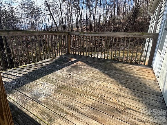 4th image of 31 Parker Dr