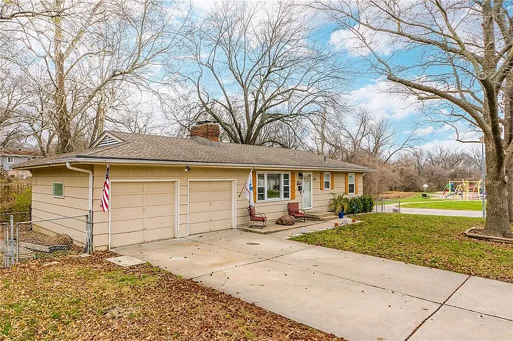 3 bed, 2000 sqft, $2,200 — Photo 3