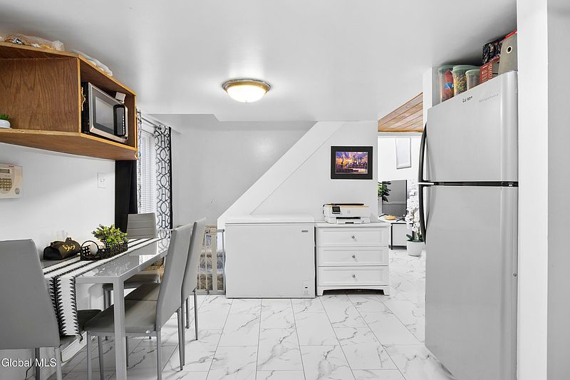 5th image of 79 Starr Avenue