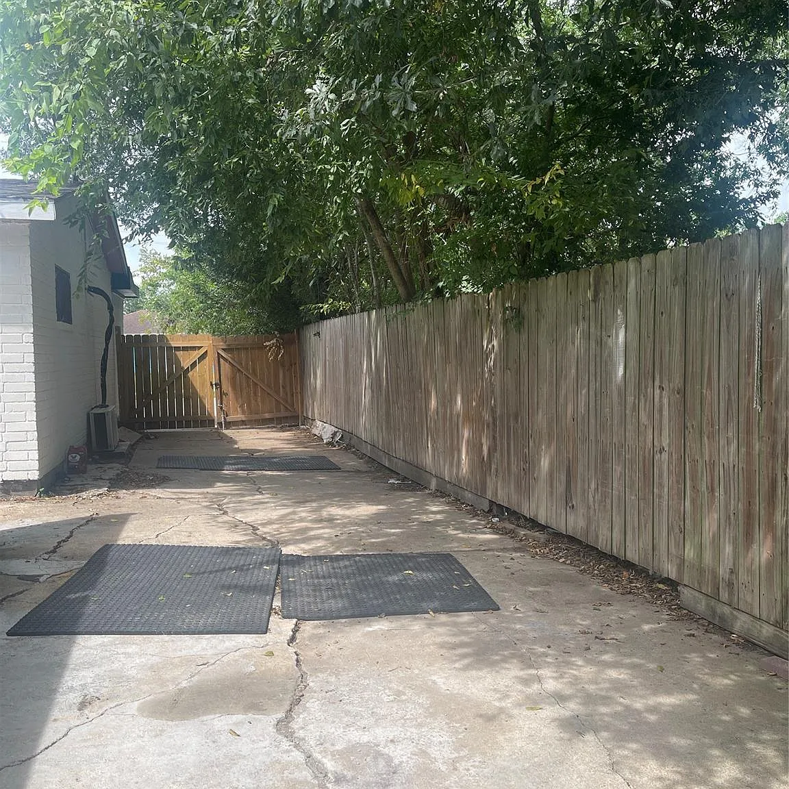 2 bed, 1.0 bath, 648 sqft, $1,350 — Photo 2