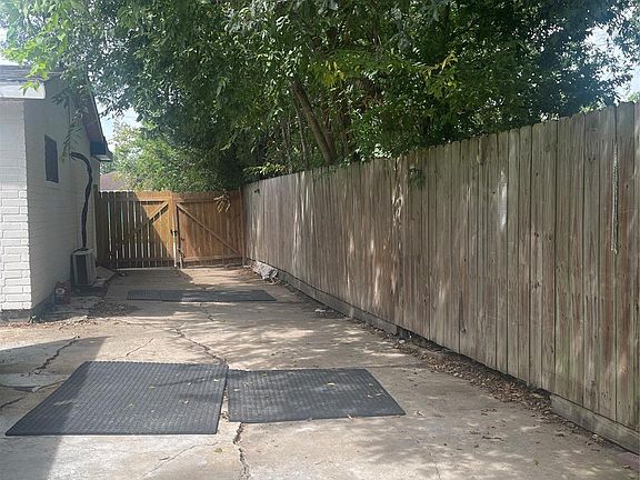 2nd image of 13105 Chiswick Rd