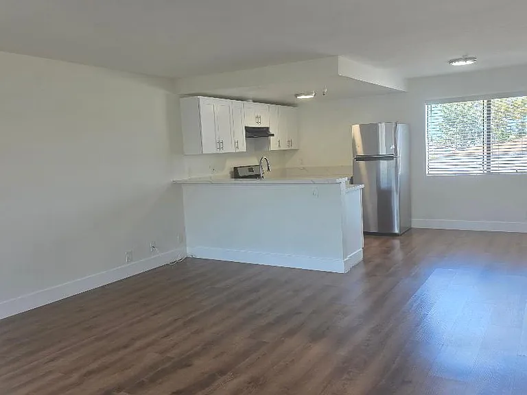 4326 W 142nd St #8 — Photo 7