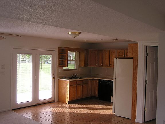 4th image of 911 Finney Dr