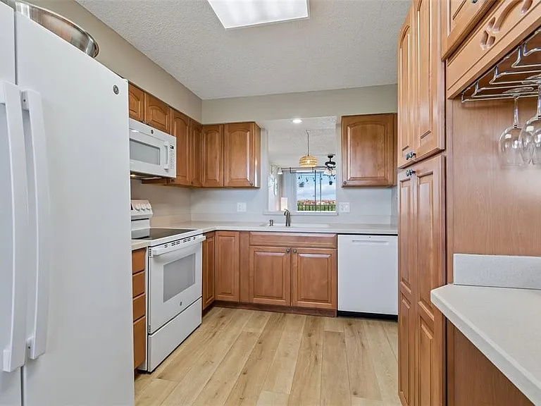 900 Cove Cay Dr #5F — Photo 10