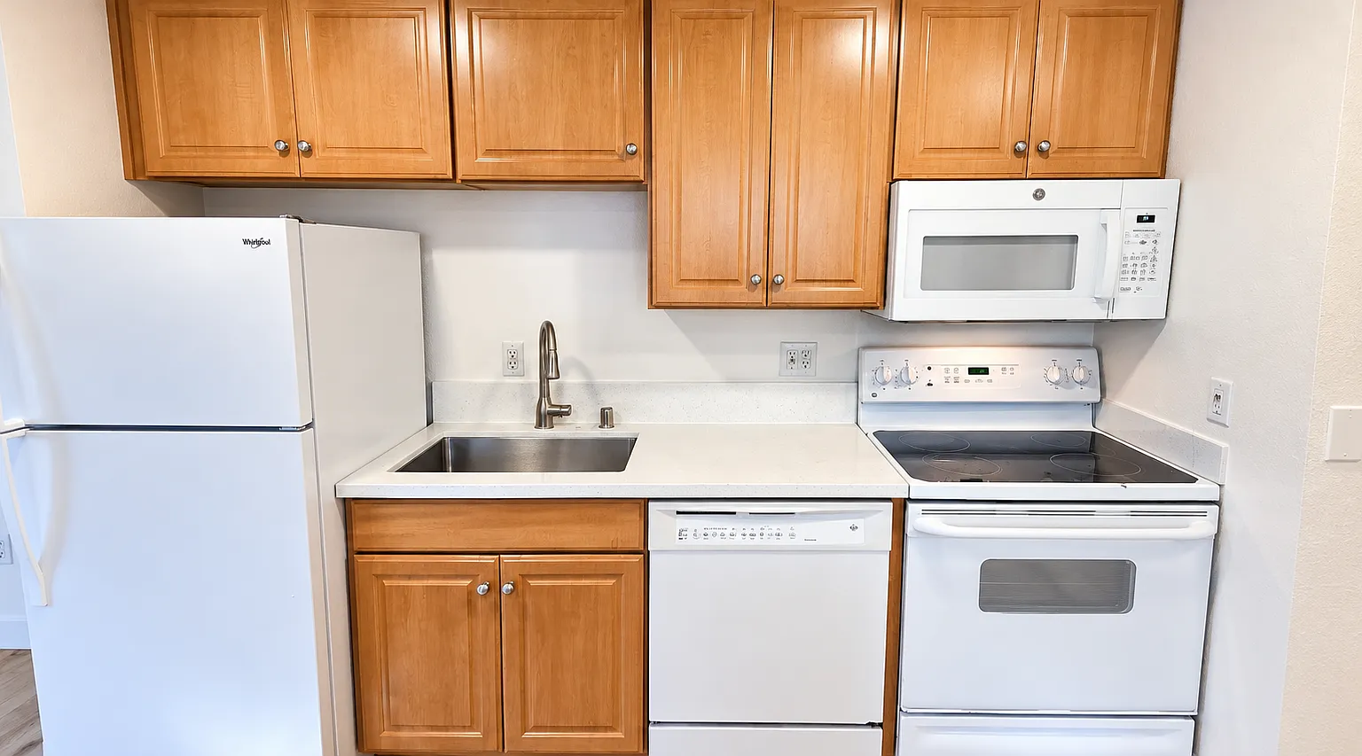 2 bed, 1.5 bath, 1010 sqft, $2,425 — Photo 4